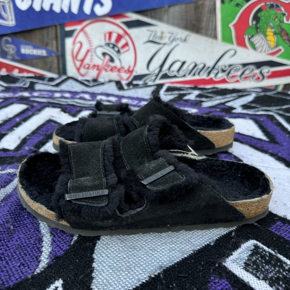 Birkenstock Shoes - Size L6 - Birkenstock Arizona Fur Shearling‎ Black Regular